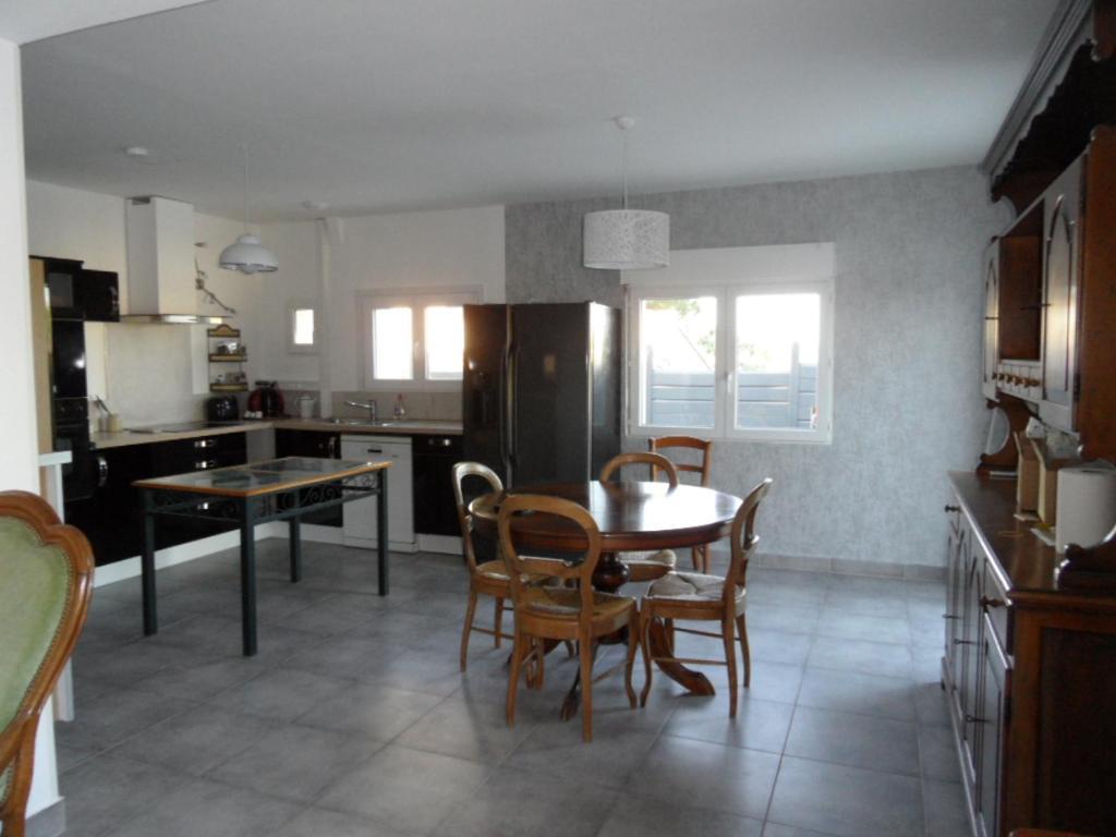 Logement Entre Mer Et Montagne Roujan Bagian luar foto
